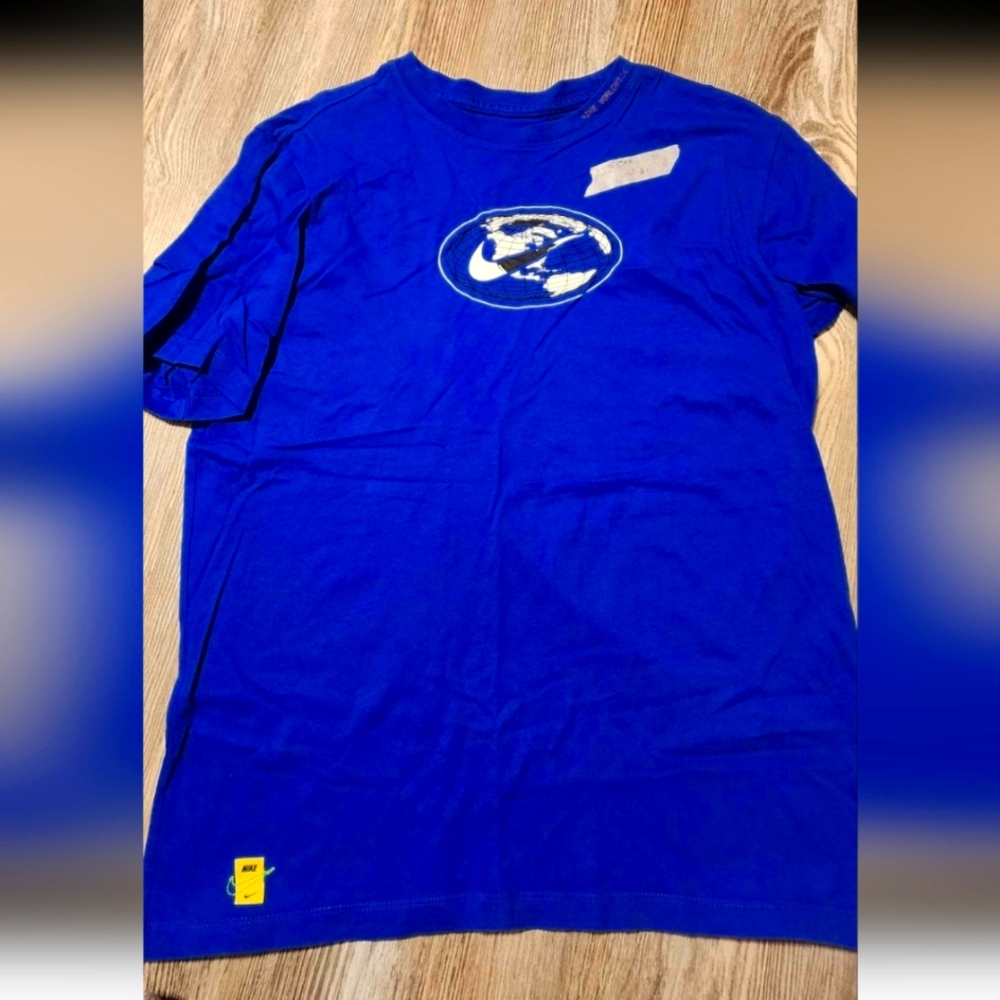 Mens medium nike t shirt new